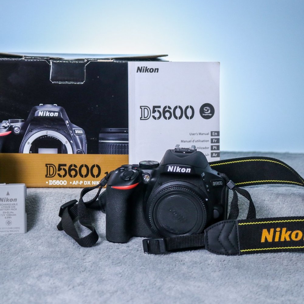 Mint Nikon 5600 DSLR Camera Body